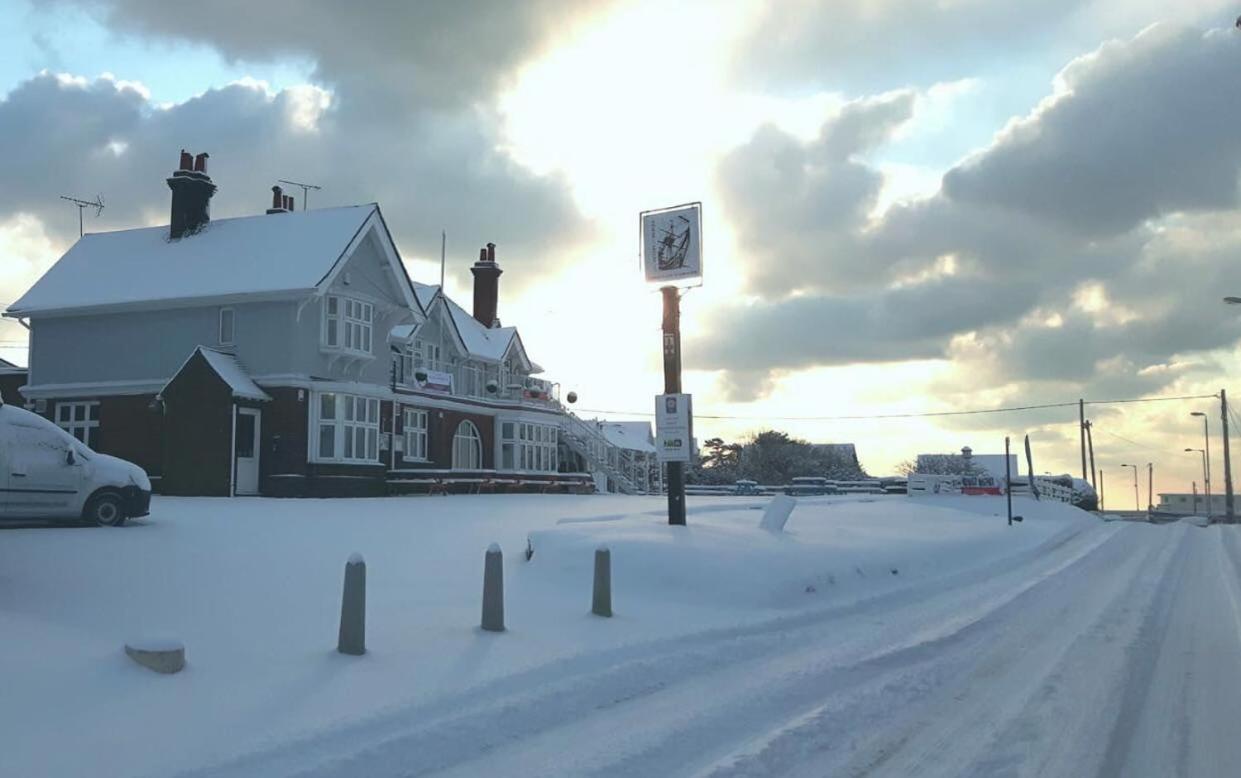 The Victory At Mersea ウェスト・マーシー エクステリア 写真