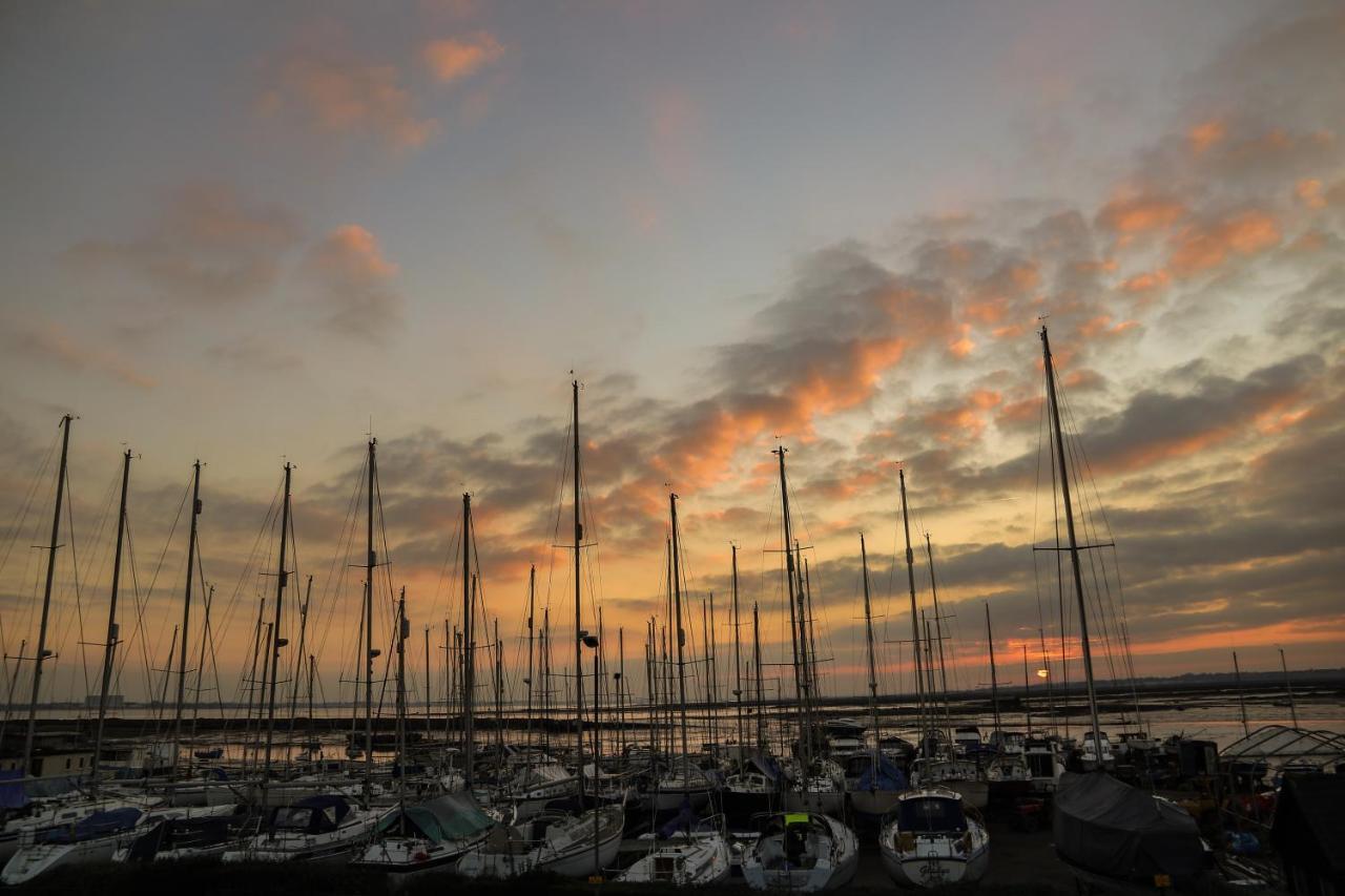 The Victory At Mersea ウェスト・マーシー エクステリア 写真