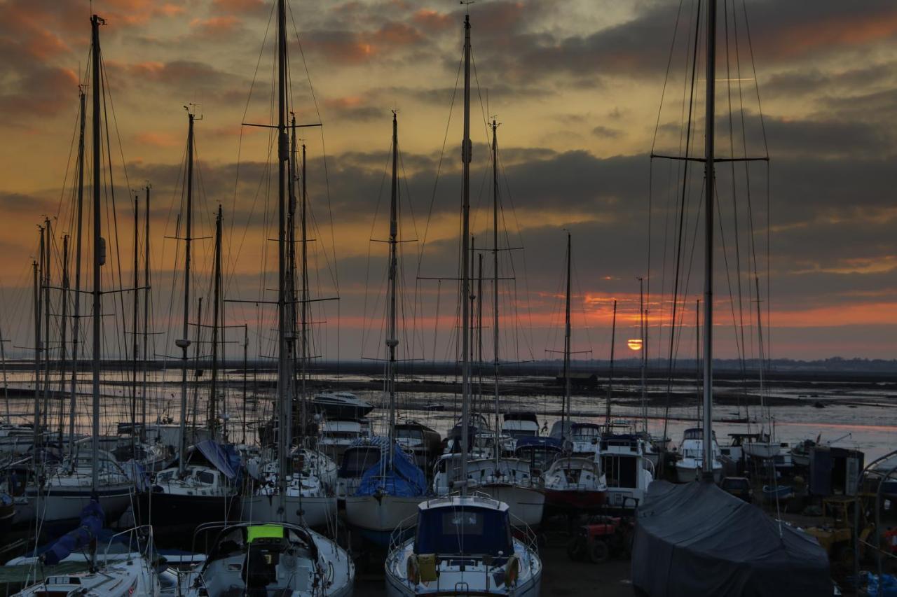 The Victory At Mersea ウェスト・マーシー エクステリア 写真